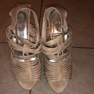 Size 7 tan heels